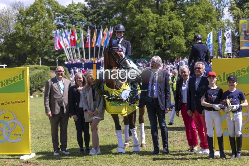 dressage PrizeGiving_Hamburg_20240512_SS350601.jpg